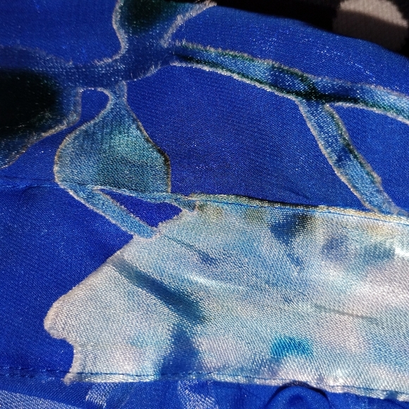 SHEER CUT VELVET BLUE ROSES BLOUSE - Picture 7 of 12